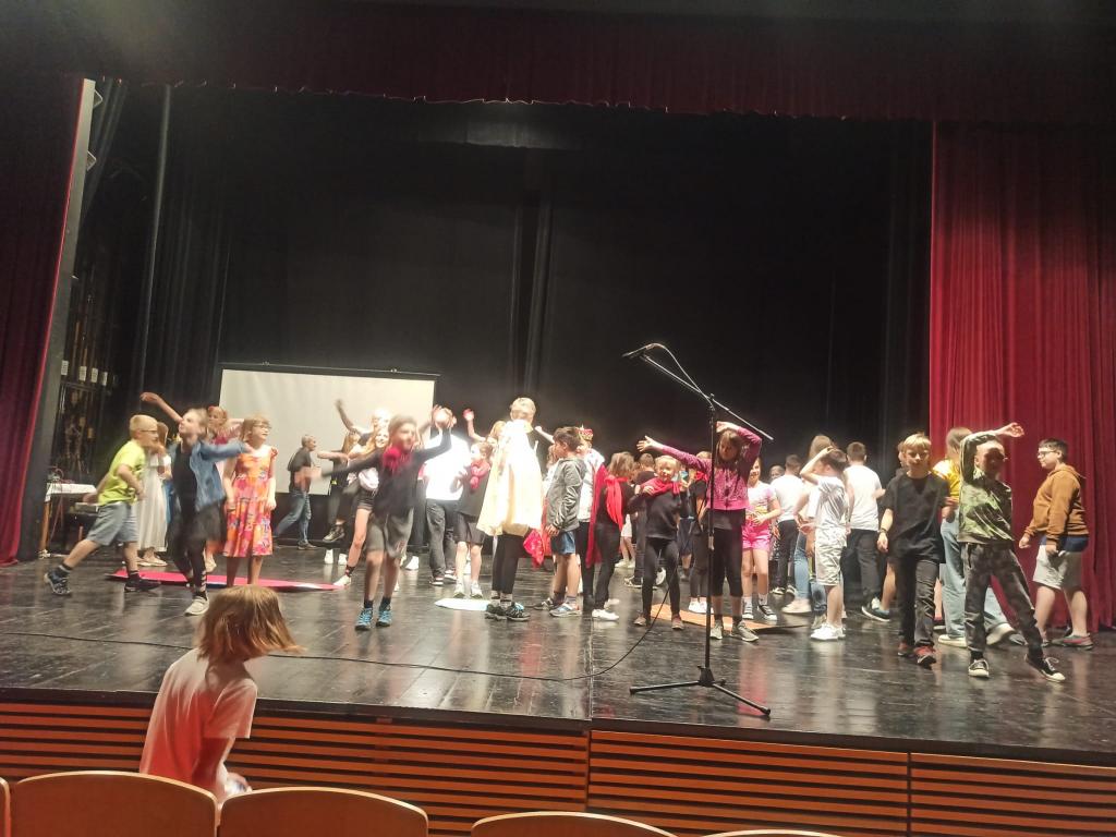 Školní akademie - Letem světem, 15. 6. 2023