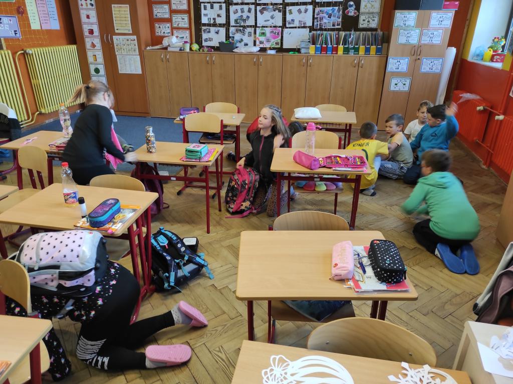 AJ - Hra Turn into - měníme se ve zvířata a zároveň procvičujeme množné číslo, 26. 9. 2023