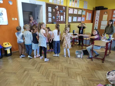 Naše prázdniny - koláž, prezentace; návštěva prvňáčků, 5. 9. 2023