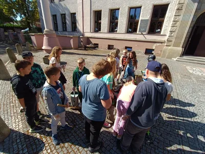 Sázíme  a zkrášlujeme okolí školy, 6. 9. 2023