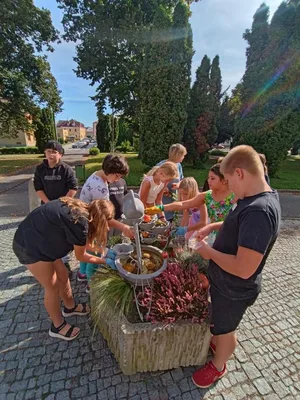 Výtvarná výchova a praktické činnosti - tvoříme z keramiky, sázíme a zkrášlujeme okolí školy, 21. 9. 2023