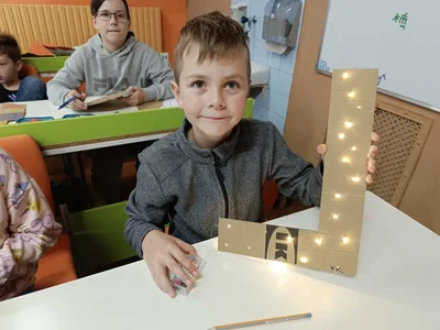 Elektrohrátky - vyrábíme svítící obrázky, 31. 10. 2023