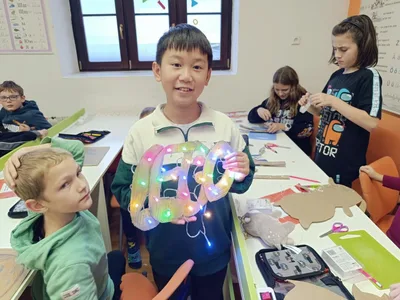 Elektrohrátky - vyrábíme svítící obrázky, 31. 10. 2023