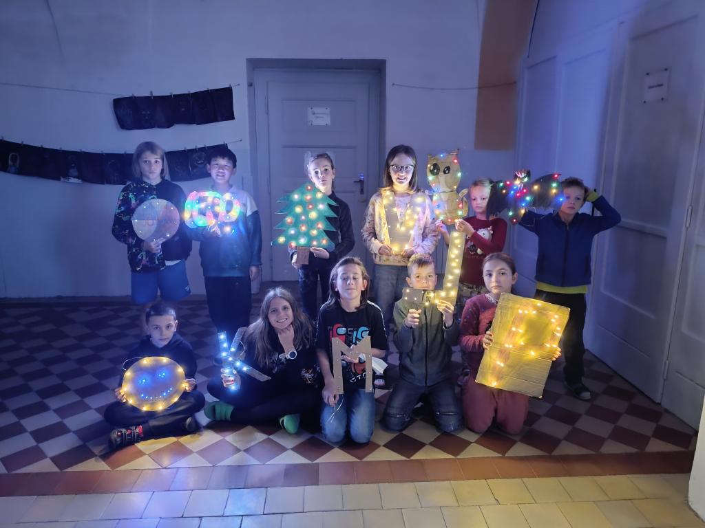 Elektrohrátky - vyrábíme svítící obrázky, 31. 10. 2023