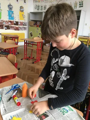 PČ + VV - Práce s textilem, temperami, ruličkami od toaletního papíru, 13. 10. 2023