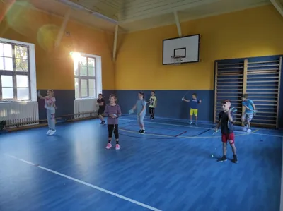 Tělesná výchova - práce se švihadlem, aneb brzy z nás budou šviháci, 18. 10. 2023