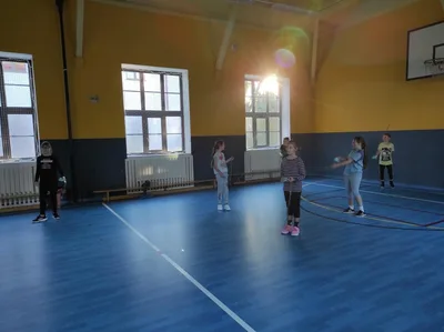 Tělesná výchova - práce se švihadlem, aneb brzy z nás budou šviháci, 18. 10. 2023