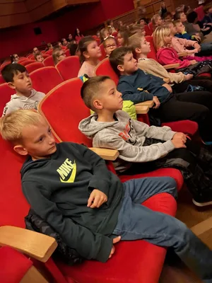 Divadlo Koráb - SNĚHURKA A SEDM TRPAJZLÍKŮ, 22. 11. 2023