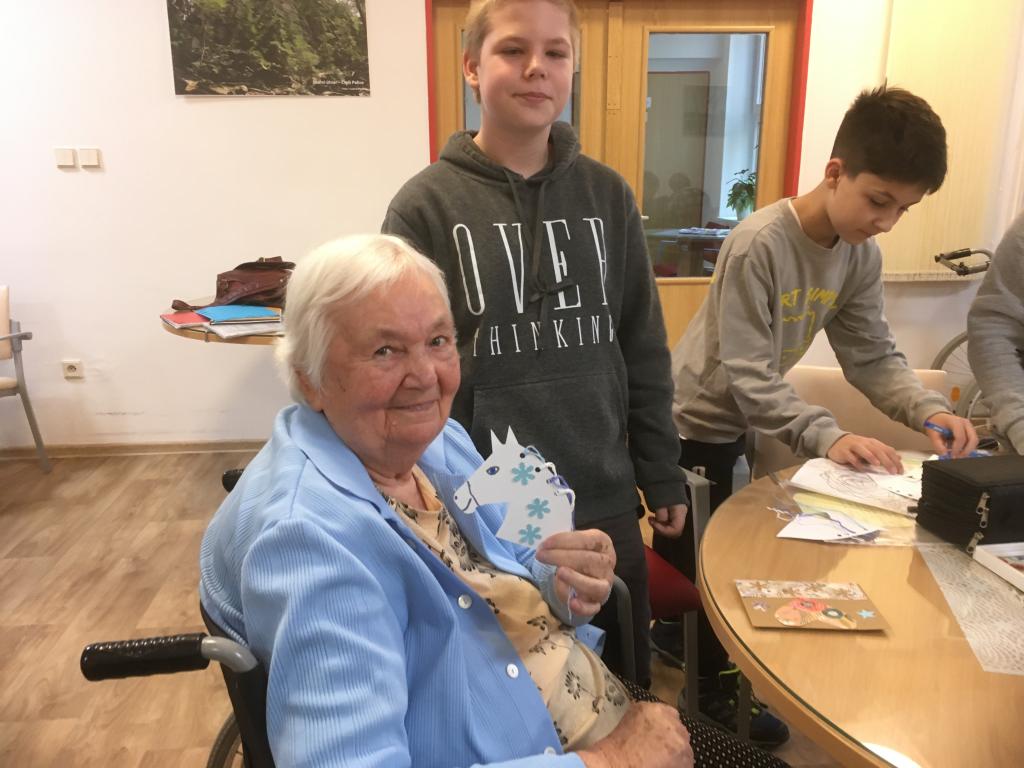 Projekt Laskavec: Návštěva žáků 5. třídy v SeniorCentru ve Skutči, 15. 11. 2023
