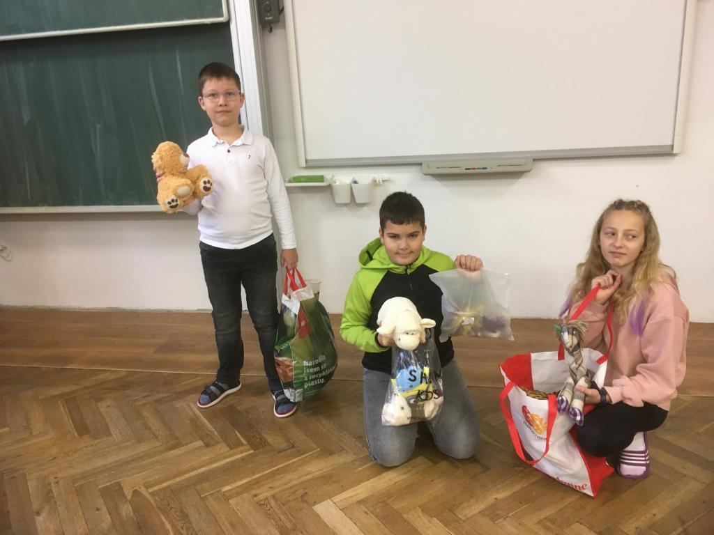 Týden Laskavec: Věnujeme  plyšáky do Kliniky dětské onkologie v Hradci Králové., 13. 11. 2023