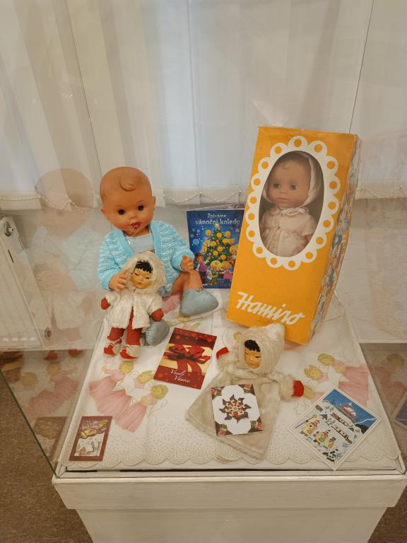 Výtvarná výchova v Městském muzeu ve Skutči - Výstava starých panenek, kresba vybrané hračky, 23. 11. 2023