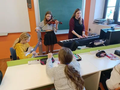Hudební výchova: Vánoční koledy, 18. 12. 2023