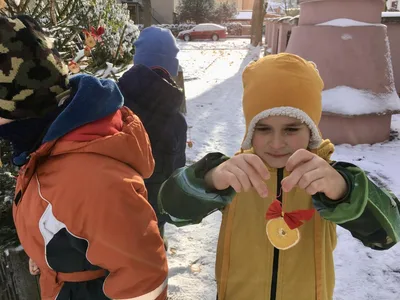 Vánoční zdobení školního truhlíku, 1. 12. 2023