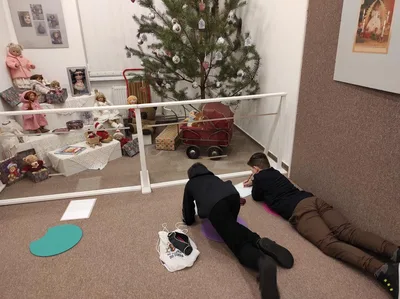 Výstava panenek, stáváme se potulnými kreslíři, 14. 12. 2023