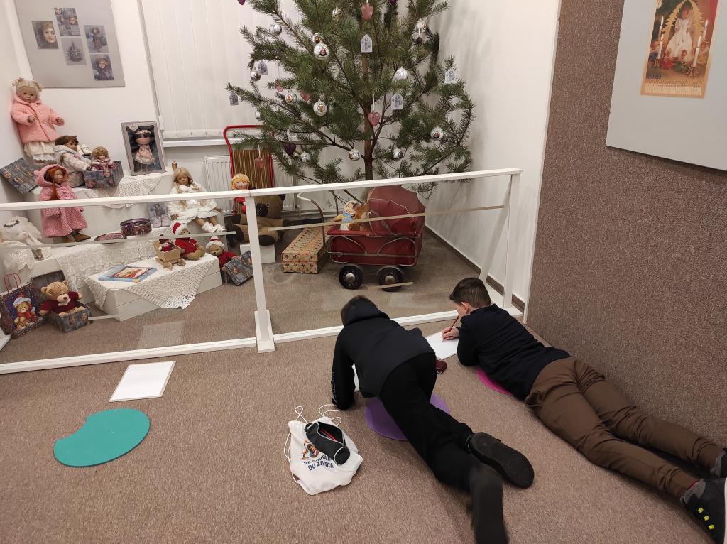 Výstava panenek, stáváme se potulnými kreslíři, 14. 12. 2023