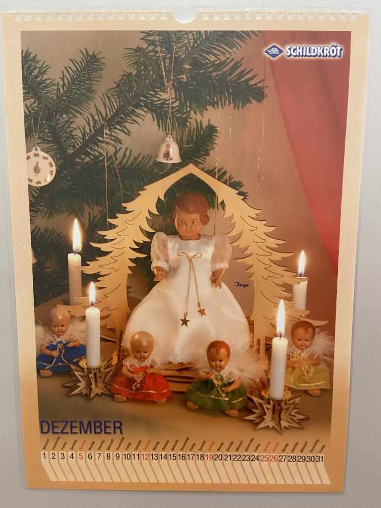 Výstava panenek v Městském muzeu v červené barvě Vánoc, 12. 12. 2023