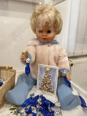 Výstava panenek v Městském muzeu v červené barvě Vánoc, 12. 12. 2023