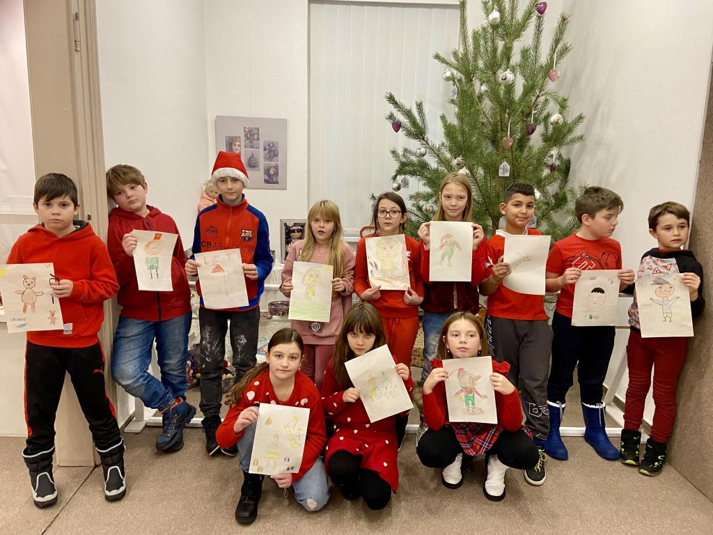 Výstava panenek v Městském muzeu v červené barvě Vánoc, 12. 12. 2023