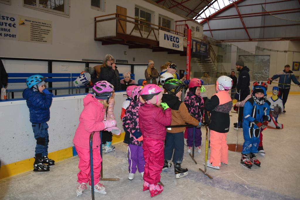 Slavnostní předávání pololetního vysvědčení na ledě, 31. 1. 2024