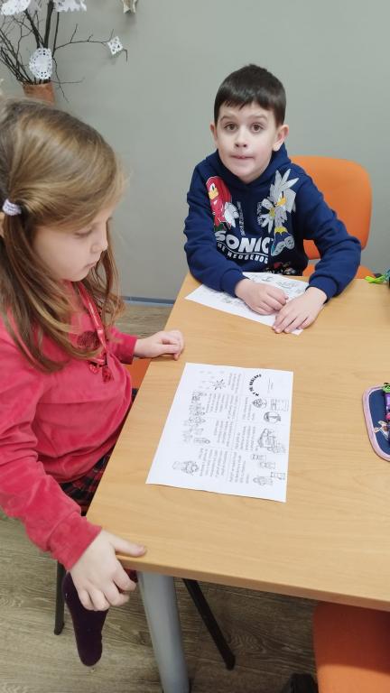 Zvonečkem jsme Vánoce přivolali a příběhem v mini knize se s nimi pro změnu loučíme., 4. 1. 2024