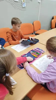Zvonečkem jsme Vánoce přivolali a příběhem v mini knize se s nimi pro změnu loučíme., 4. 1. 2024
