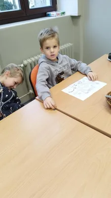 Zvonečkem jsme Vánoce přivolali a příběhem v mini knize se s nimi pro změnu loučíme., 4. 1. 2024