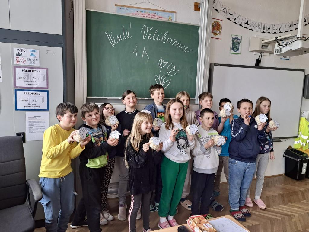 Veselé Velikonoce přeje 4. A, 27. 3. 2024