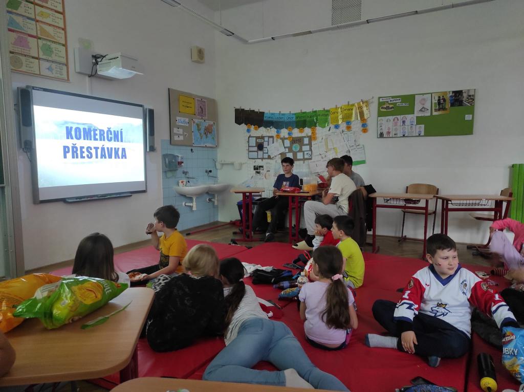 Fandíme hokeji ve škole a přespávání ve škole, 26. 5. 2024