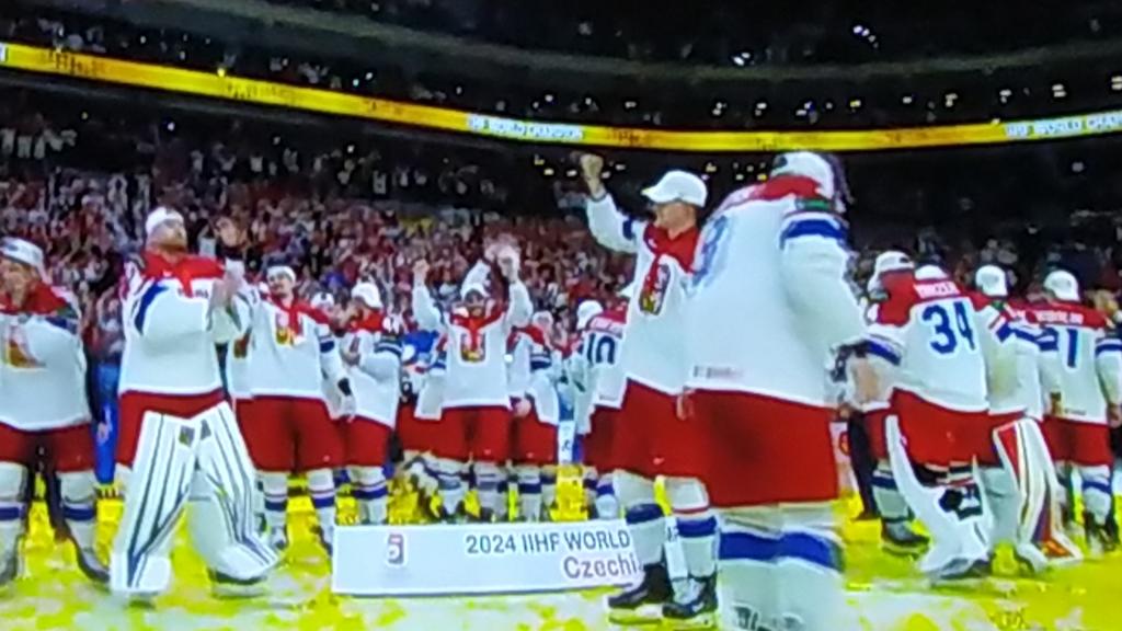 Fandíme hokeji ve škole a přespávání ve škole, 26. 5. 2024