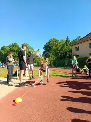Sportovní den v atletice ,,Hrošiáda“ : Hvězdný host Jarmila Kratochvílová a skvělé výkony mladých atletů, 14. 5. 2024