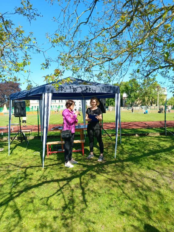 Sportovní den v atletice ,,Hrošiáda“ : Hvězdný host Jarmila Kratochvílová a skvělé výkony mladých atletů, 14. 5. 2024