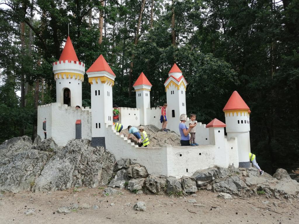 Školní výlet do Slatiňan - Kočičí hrádek, 17. 6. 2024