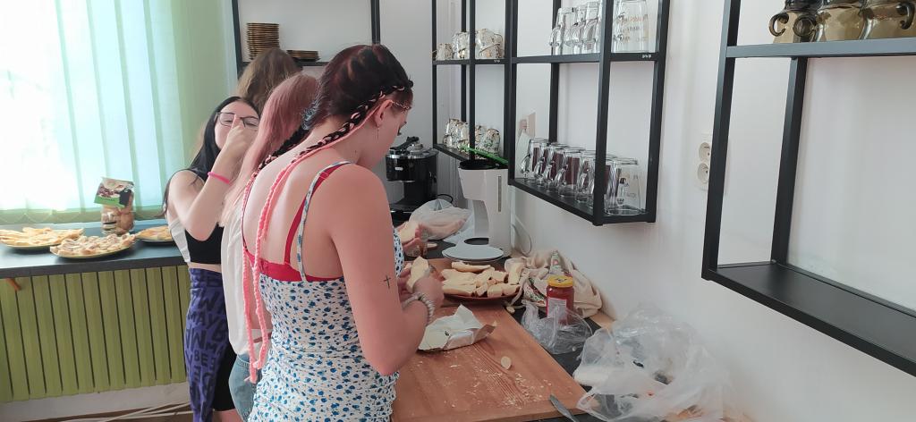 Přivítání ve škole aneb korsická snídaně, 2. 9. 2024