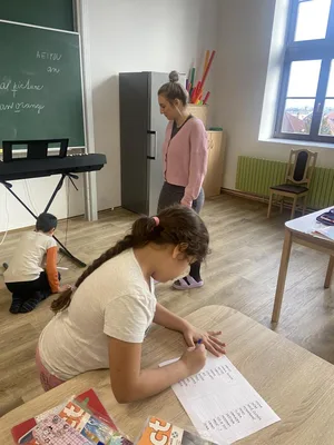 AJ - běhací diktát, interaktivní výukové materiály, 15. 11. 2024