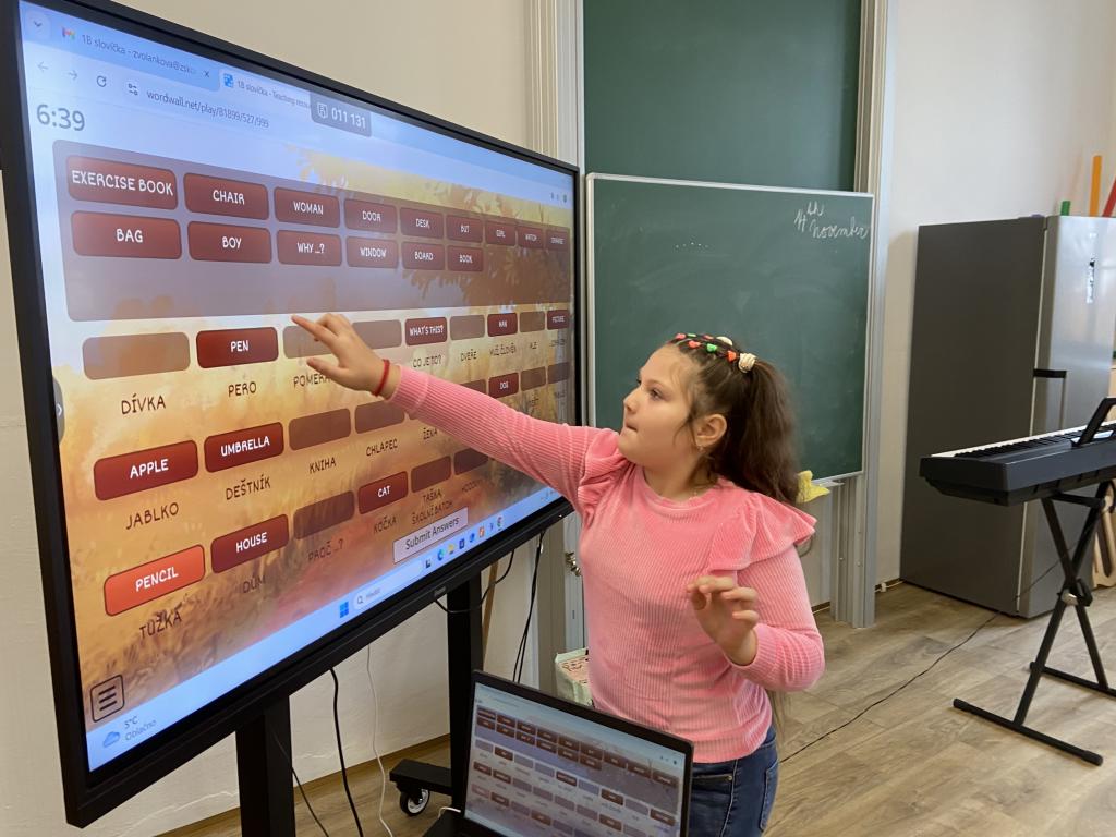 AJ - běhací diktát, interaktivní výukové materiály, 15. 11. 2024