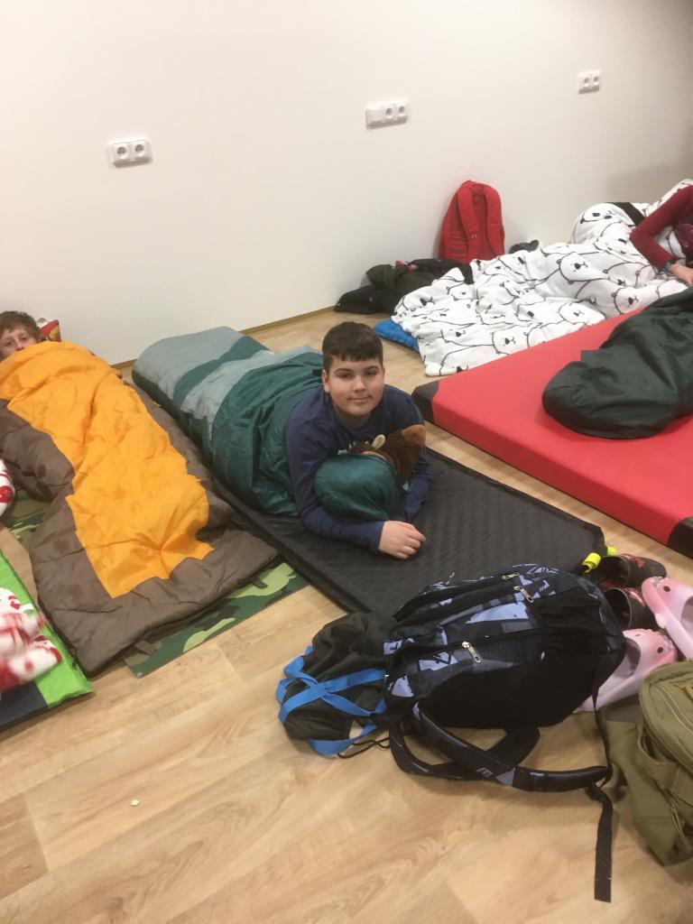 Přespávání ve škole, předvánoční aktivity, 17. 12. 2024