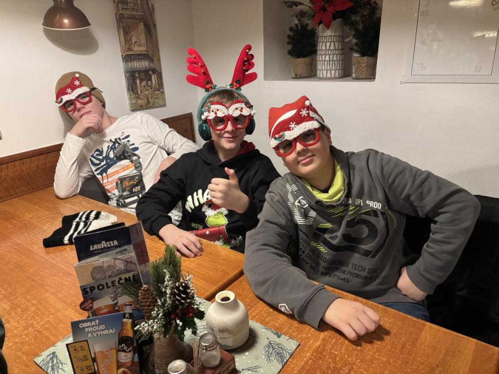 Přespávání ve škole, předvánoční aktivity, 17. 12. 2024