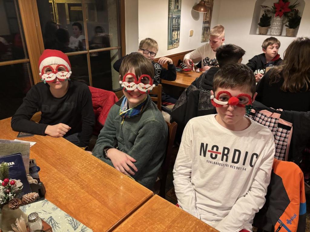Přespávání ve škole, předvánoční aktivity, 17. 12. 2024