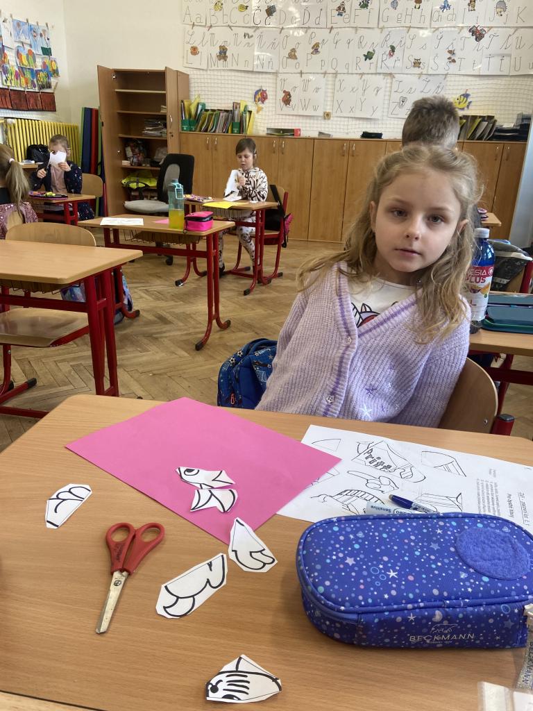 PČ - stříháme, skládáme, lepíme, vybarvujeme, 28. 1. 2025