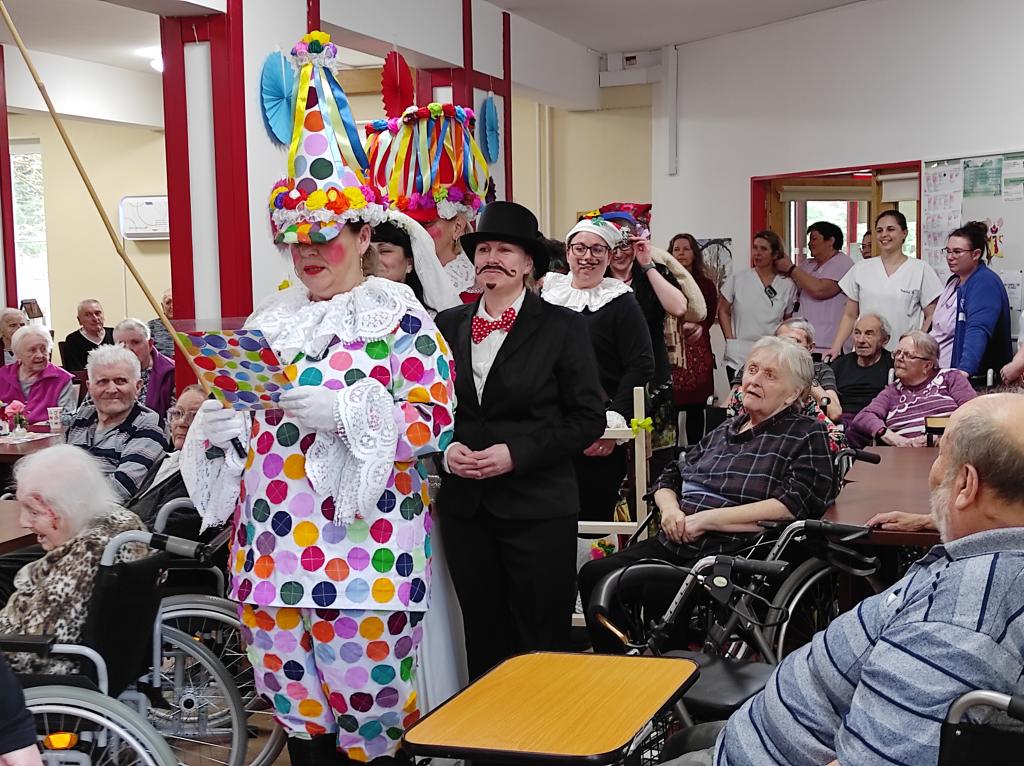 Pěvecký sbor - vystoupení na masopustním veselí v SeniorCentru Skuteč, 25. 2. 2025