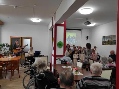 Pěvecký sbor - vystoupení na masopustním veselí v SeniorCentru Skuteč, 25. 2. 2025