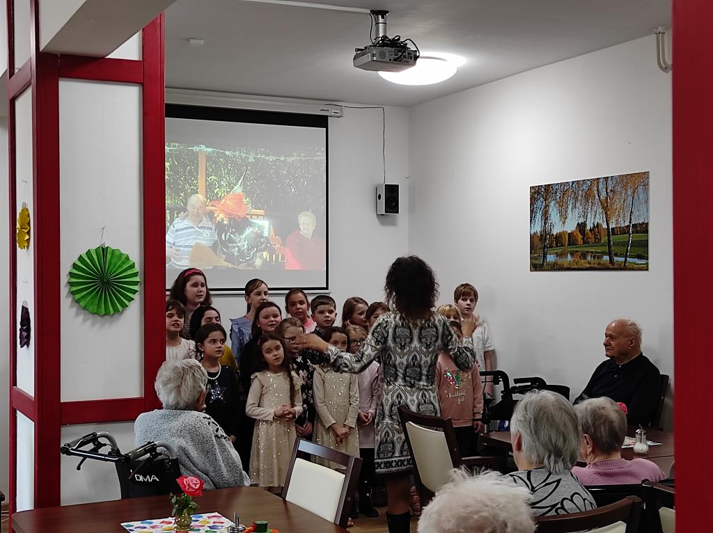 Pěvecký sbor - vystoupení na masopustním veselí v SeniorCentru Skuteč, 25. 2. 2025