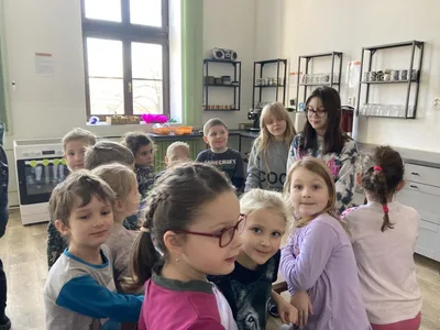 Projekt Děti dětem - Den rostlin s předškoláky a 5. A, 11. 2. 2025