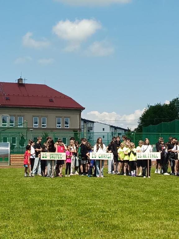 Atletické závody škol v Hrochově Týnci přinesly napínavé souboje i radost z pohybu, 27. 5. 2025