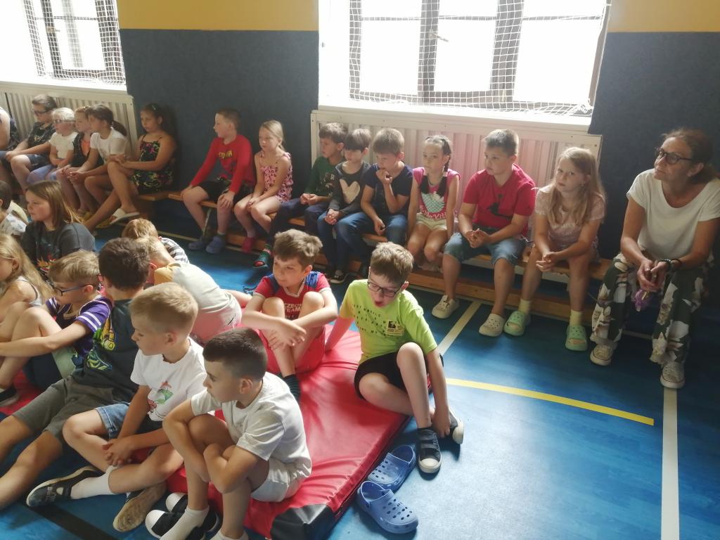 Podporujeme starší spolužáky, kteří se utkali v anglické soutěži, 23. 6. 2025