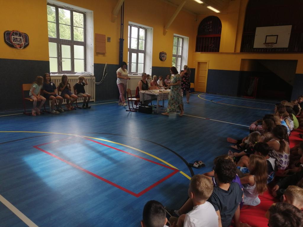 Podporujeme starší spolužáky, kteří se utkali v anglické soutěži, 23. 6. 2025