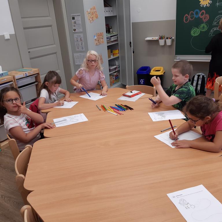 Přípravná třída - kreslíme korálky, 4. 9. 2025
