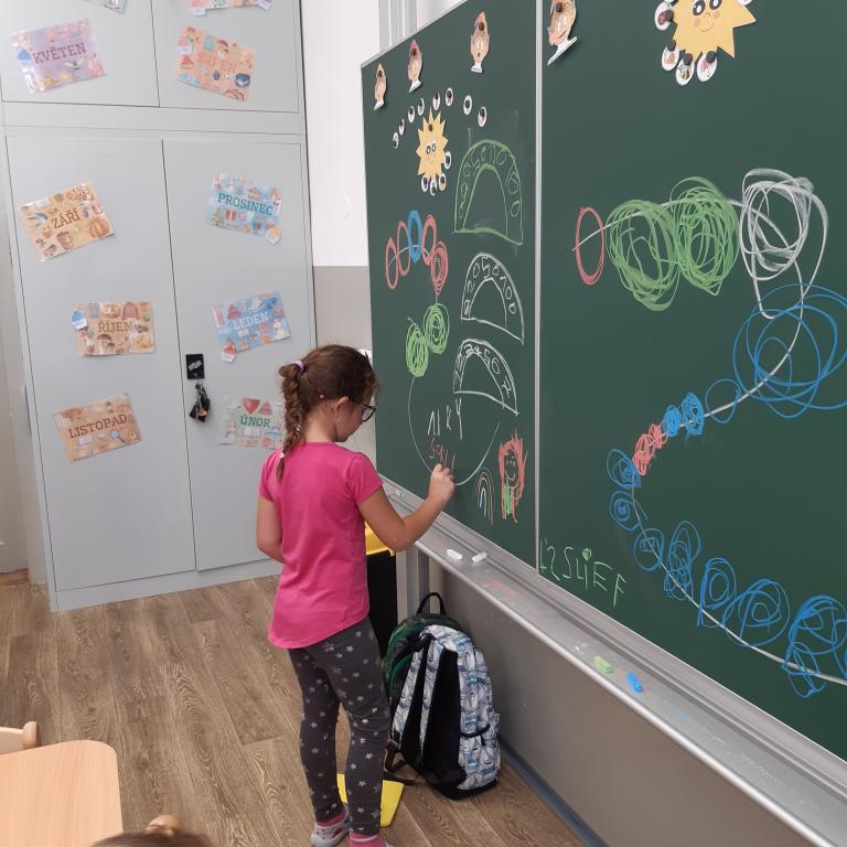 Přípravná třída - kreslíme korálky, 4. 9. 2025