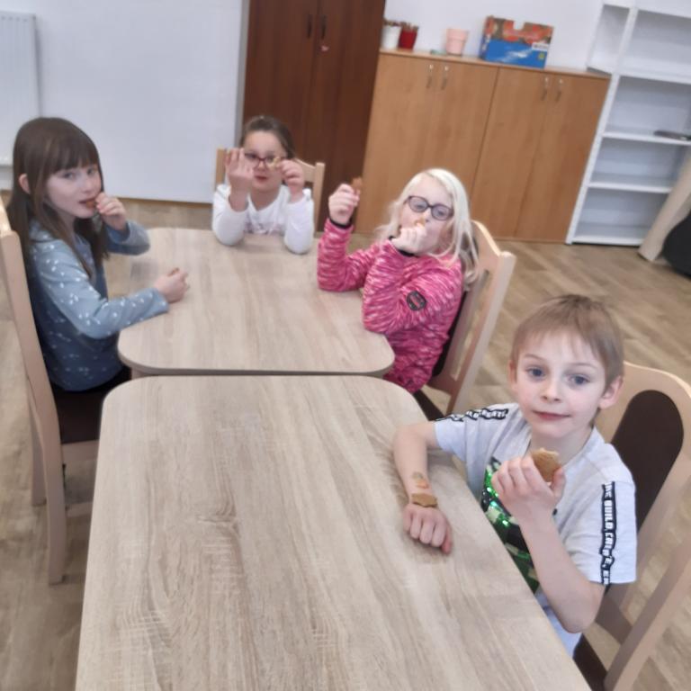 Pečeme perníčky - přípravná třída, 25. 11. 2025