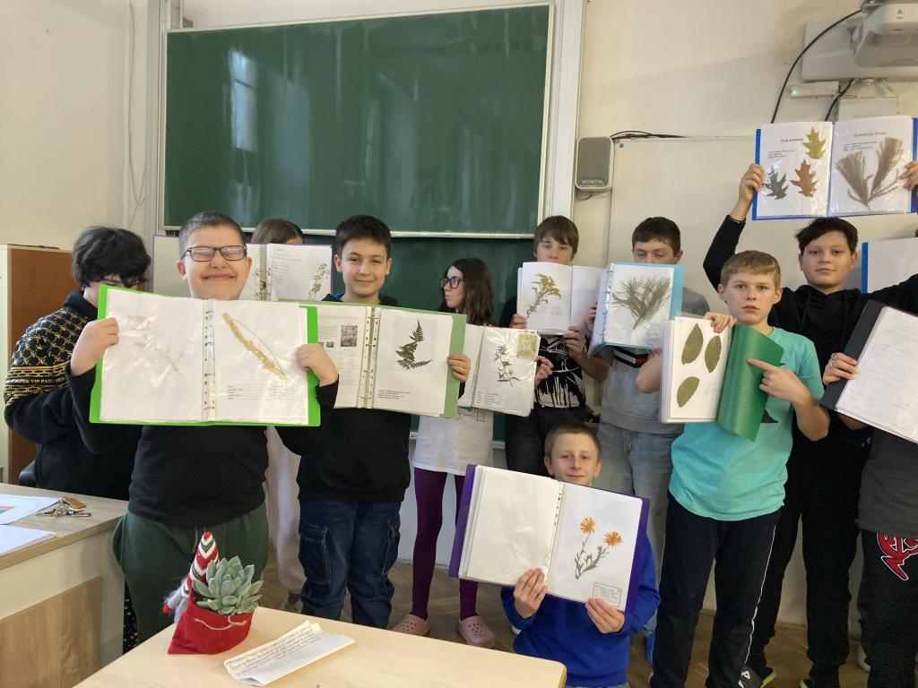 Přírodopis: Herbáře rostlin, digitální herbáře. Laboratorní práce - vnější stavba těla ryb, 19. 11. 2025